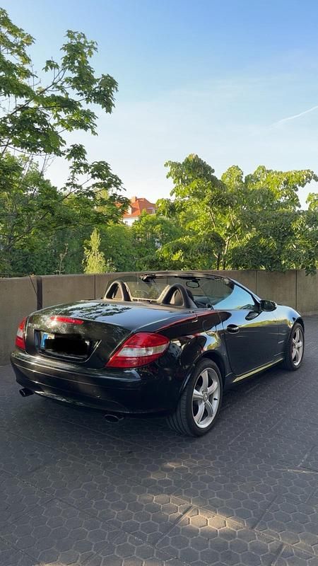 Second-hand Mercedes SLK200 163 CP (119 kW) 2007 Negru Cabrio