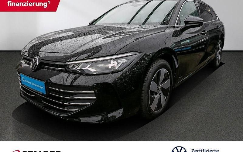 Grenadillschwarz metallic Gebraucht 2025 VW Passat Business Kombi | 34.880 € (Etwas zu teuer) - Bild 1/4