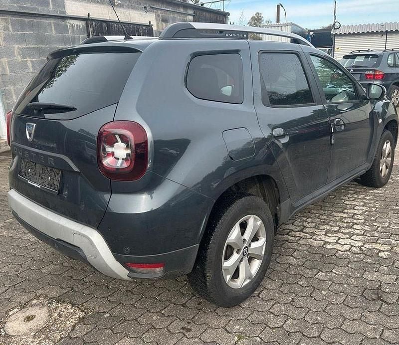 Gebraucht Dacia Duster Comfort 114 PS (83 kW) 2019 Grau SUV