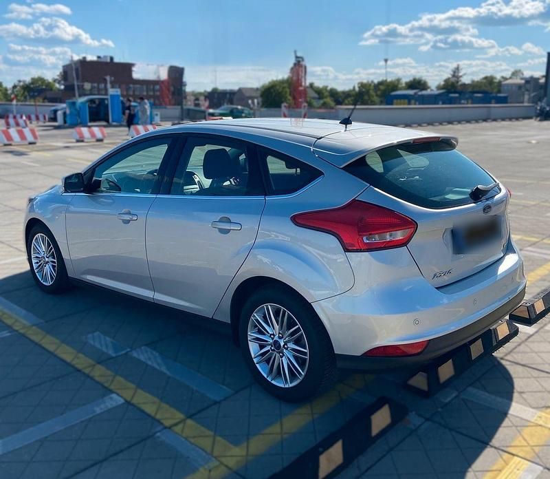 Gebraucht Ford Focus 101 PS (74 kW) 2017 Grau Kombi