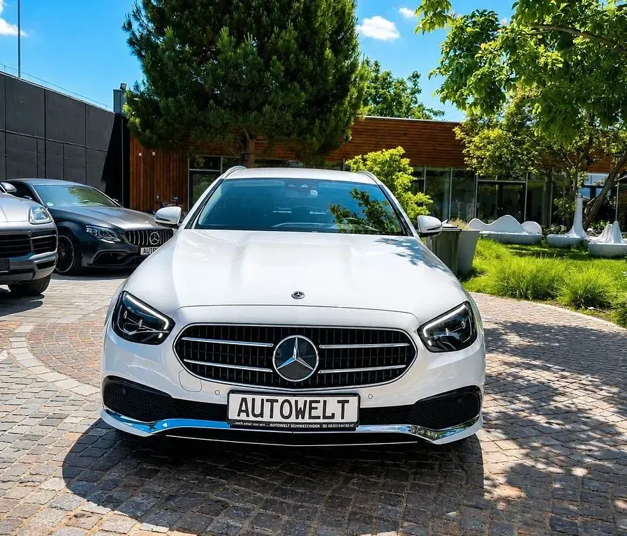 Gebraucht Mercedes E220 194 PS (142 kW) 2021 Weiß Limousine