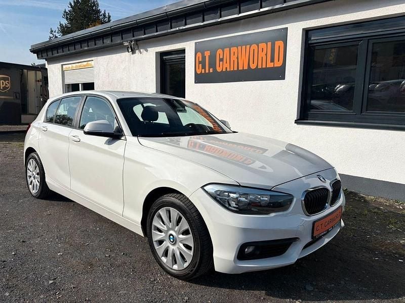 Weiß Gebraucht 2017 BMW 116 Sport Line Kleinwagen | 8.899 € (Fairer Preis) - Bild 1/4