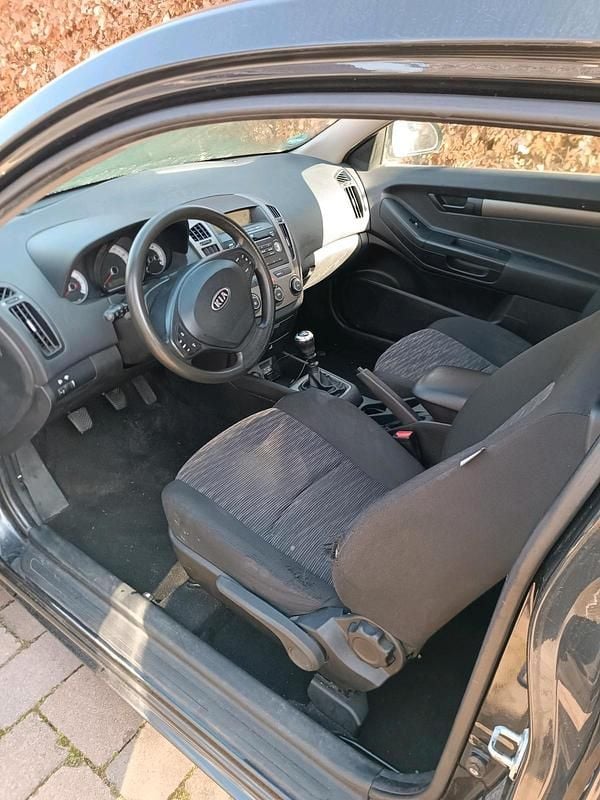 Usata Kia Ceed 109 CV (80 kW) 2009 Nero Utilitaria