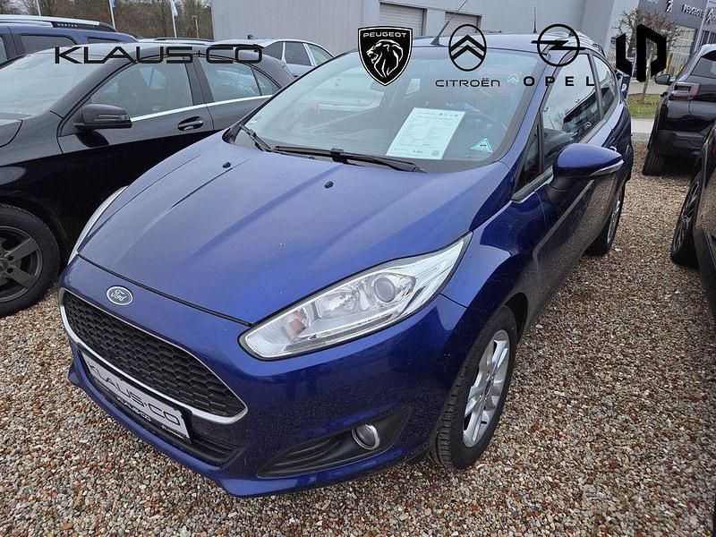 Blau Gebraucht 2017 Ford Fiesta Celebration Kleinwagen | 8.980 € (Etwas zu teuer) - Bild 1/2