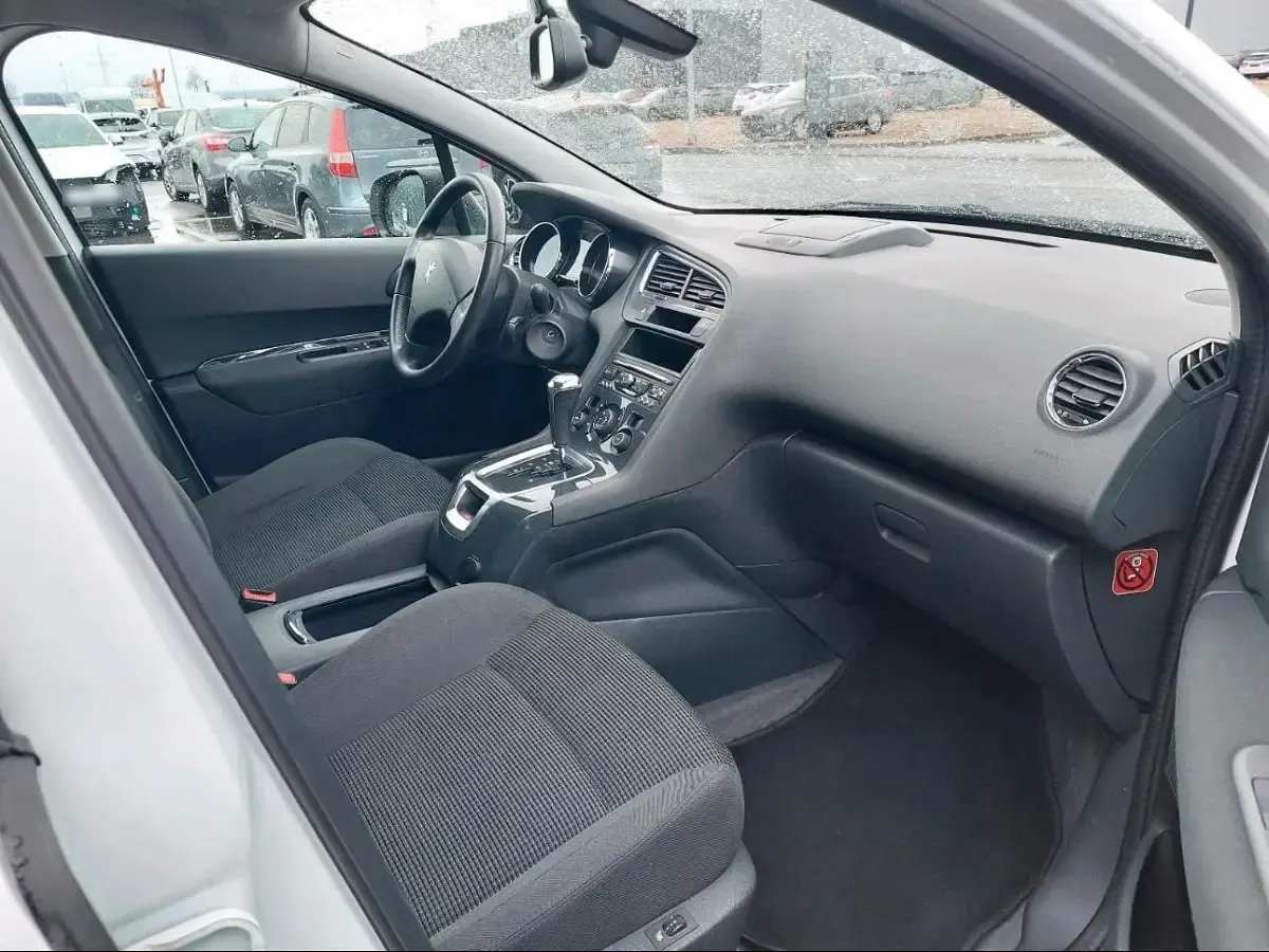 Gebraucht Peugeot 5008 120 PS (88 kW) 2016 Weiß Kleinwagen