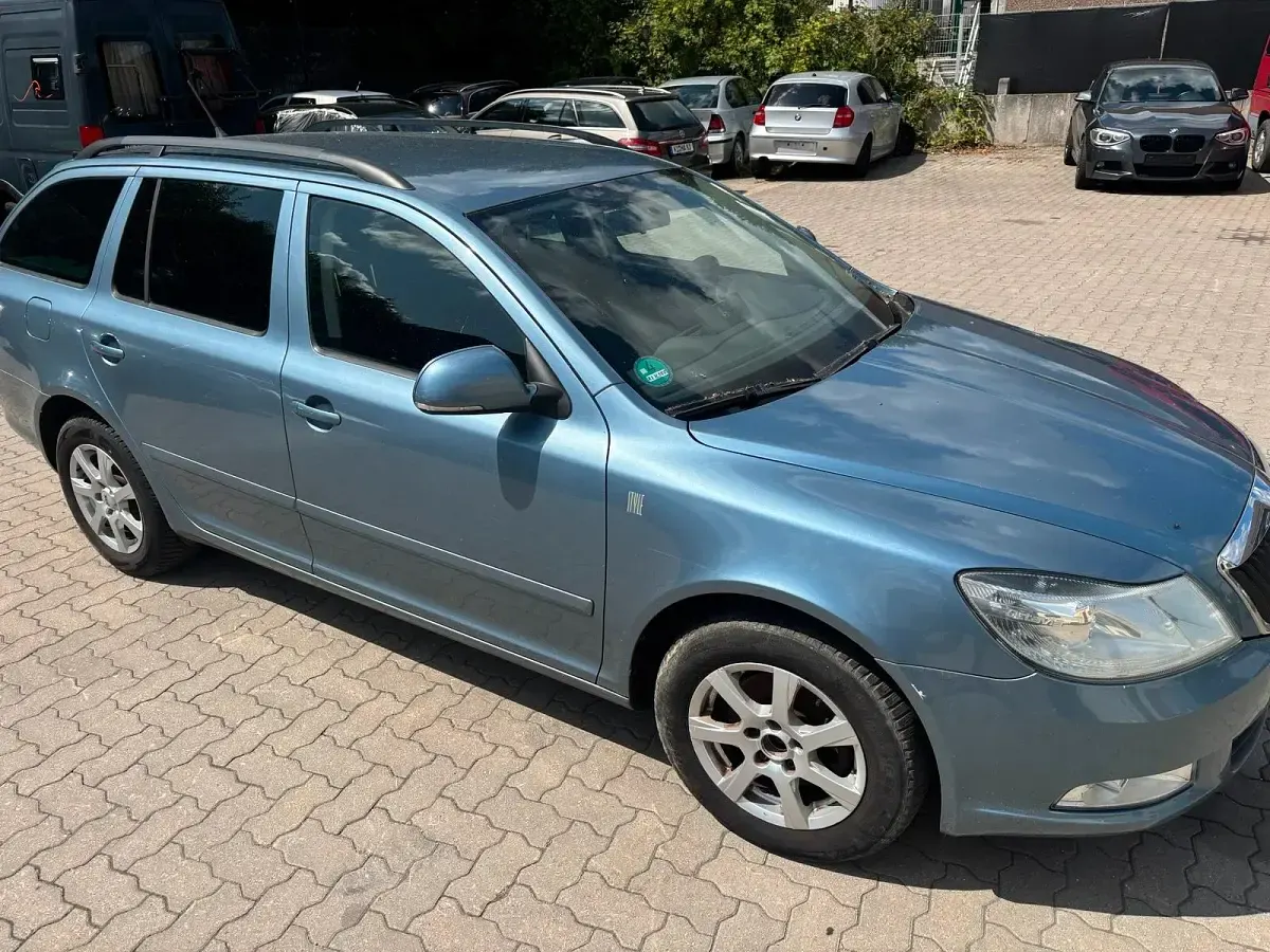 Gebraucht Skoda Octavia 110 PS (80 kW) 2012 Blau Kombi