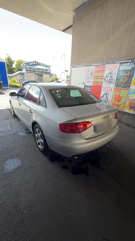 Silber Gebraucht 2010 Audi A4 Ambiente Limousine | 5.900 € (Superpreis) - Bild 1/4