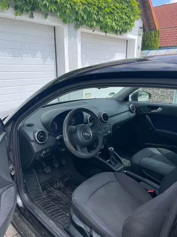 Gebraucht Audi A1 Attraction 86 PS (63 kW) 2011 Schwarz Kleinwagen