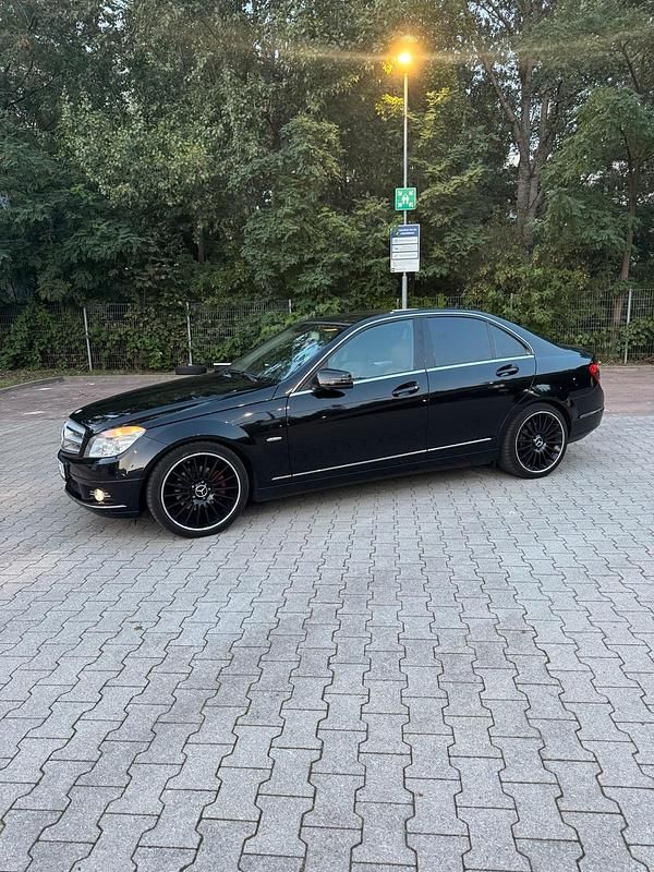 Schwarz Gebraucht 2009 Mercedes C200 Avantgarde Limousine | 8.500 € (Etwas zu teuer) - Bild 1/4