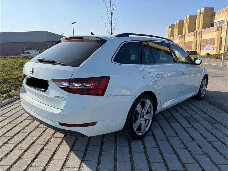 Gebraucht Skoda Superb 190 PS (139 kW) 2017 Weiß Kombi