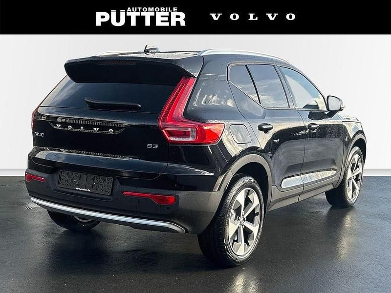 Neu Volvo XC40 Core 163 PS (119 kW) 2025 Metallic (schwarz SUV
