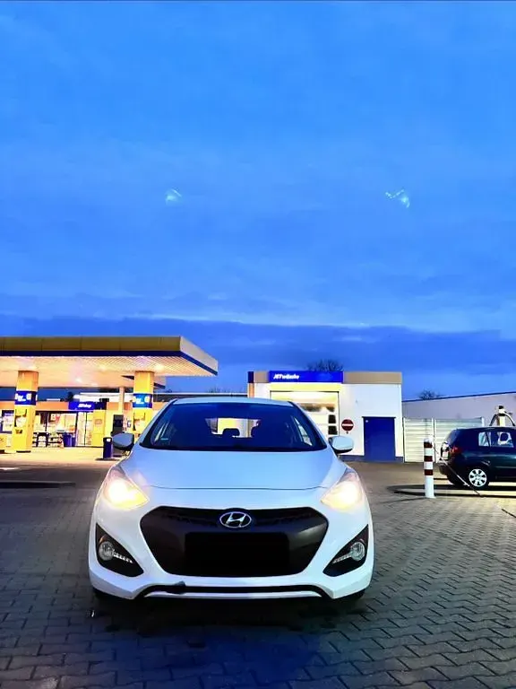 Gebraucht Hyundai i30 Classic 99 PS (72 kW) 2013 Weiß Limousine