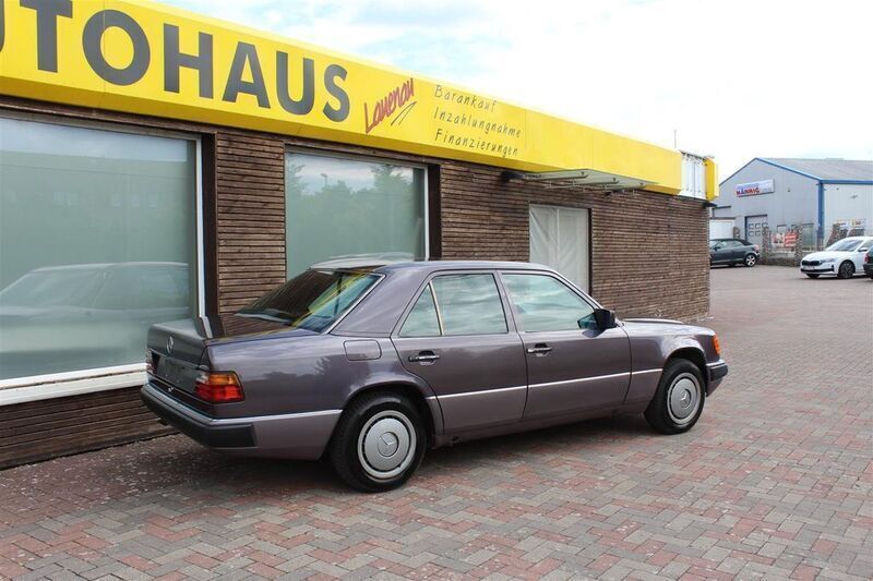 Gebraucht Mercedes E230 132 PS (97 kW) 1992 Braun Limousine
