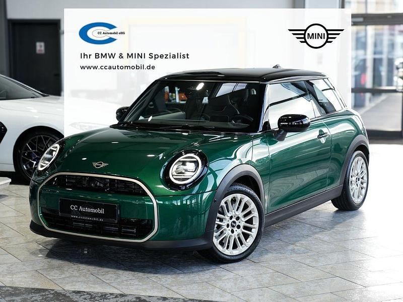 Gebraucht Mini Cooper Favoured 156 PS (114 kW) 2024 British racing green iv Kleinwagen