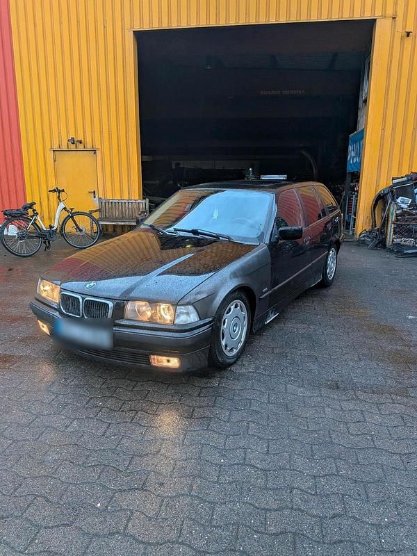 Gebraucht BMW 316 102 PS (75 kW) 1997 Schwarz Kombi