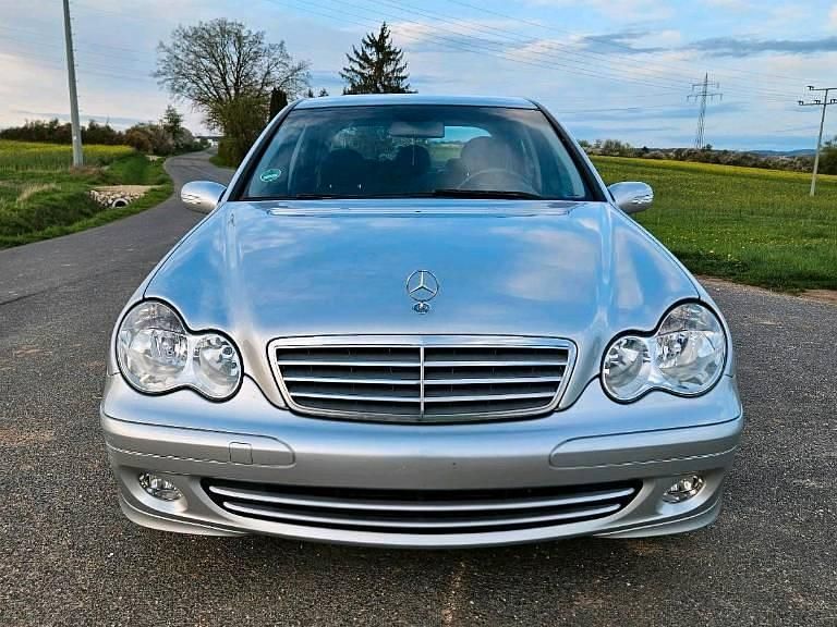 Silber Gebraucht 2004 Mercedes C200 Limousine | 6.500 € - Bild 1/4
