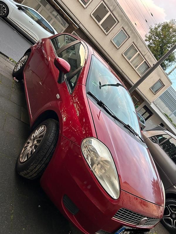 Rot Gebraucht 2009 Fiat Punto Kleinwagen | 1.500 € (Fairer Preis) - Bild 1/4