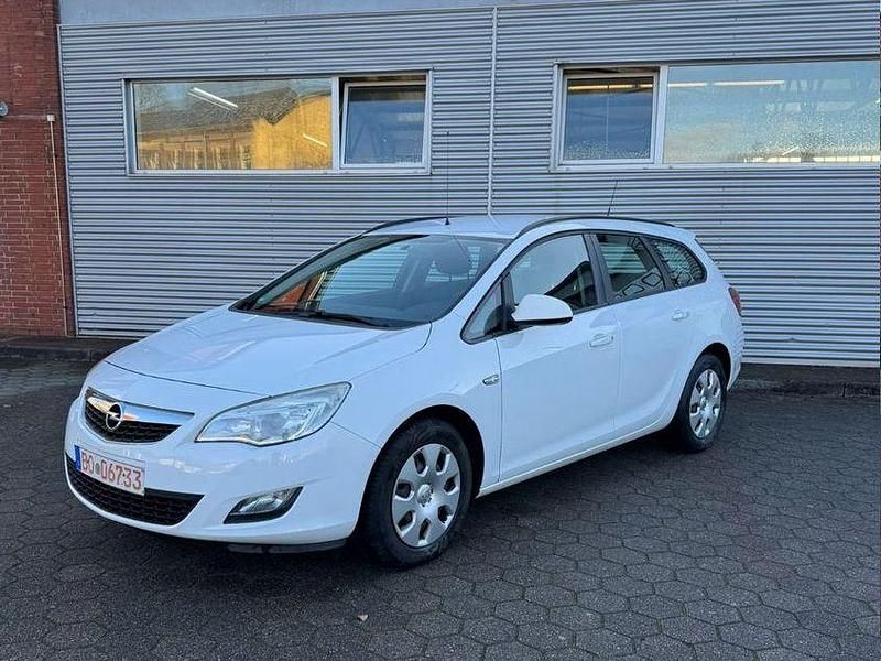 Gebraucht Opel Astra Selection 110 PS (80 kW) 2011 Weiß Kombi
