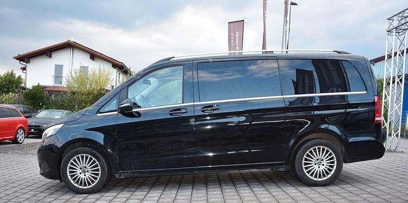 Obsidianschwarz Gebraucht 2019 Mercedes V250 Avantgarde Van / Kleinbus | 43.500 € (Superpreis) - Bild 1/4