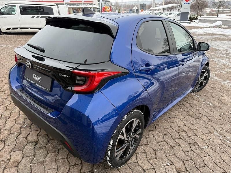 Neu Toyota Yaris Hybrid 116 PS (85 kW) 2025 Blau Limousine
