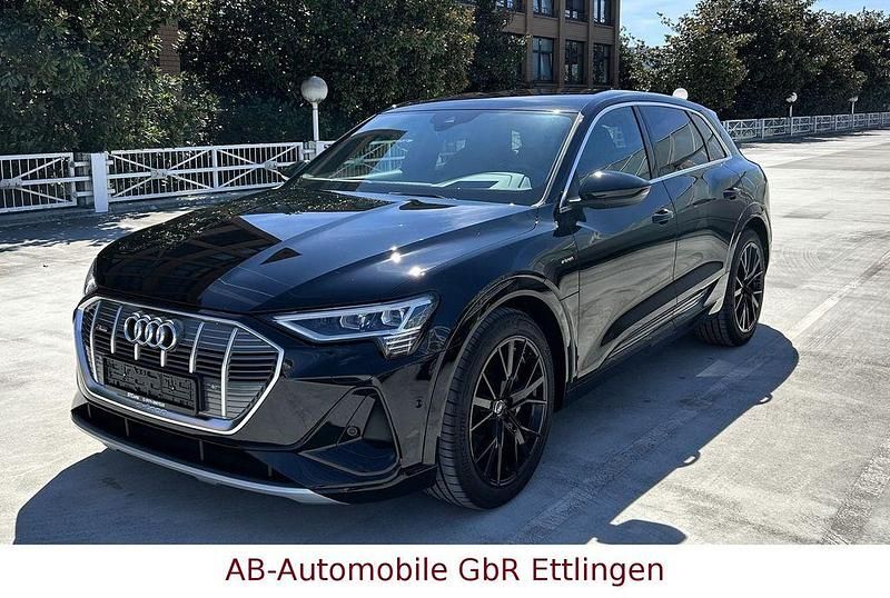 Brillantschwarz Gebraucht 2023 Audi e-tron S-Line SUV | 42.899 € (Fairer Preis) - Bild 1/4