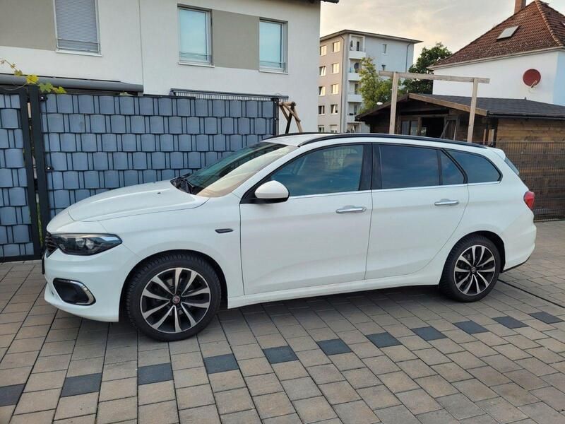 Weiß Gebraucht 2017 Fiat Tipo Lounge Kombi | 10.850 € (Fairer Preis) - Bild 1/4
