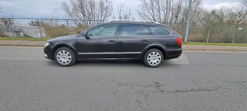 Gebraucht Skoda Superb 170 PS (125 kW) 2013 Braun Kombi