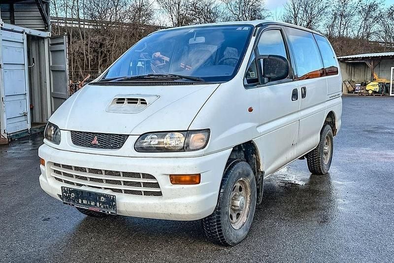 Gebraucht Mitsubishi Space Gear 99 PS (72 kW) 2001 Weiß Van / Kleinbus