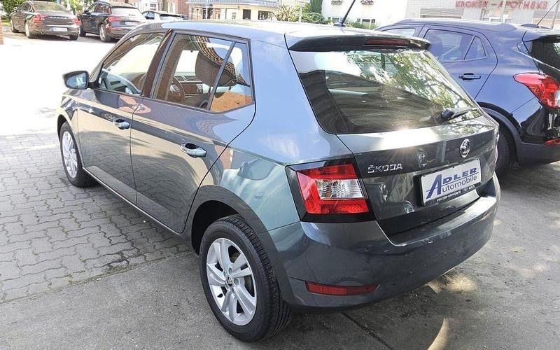 Silber Gebraucht 2019 Skoda Fabia Ambition Limousine | 11.900 € (Etwas zu teuer) - Bild 1/4