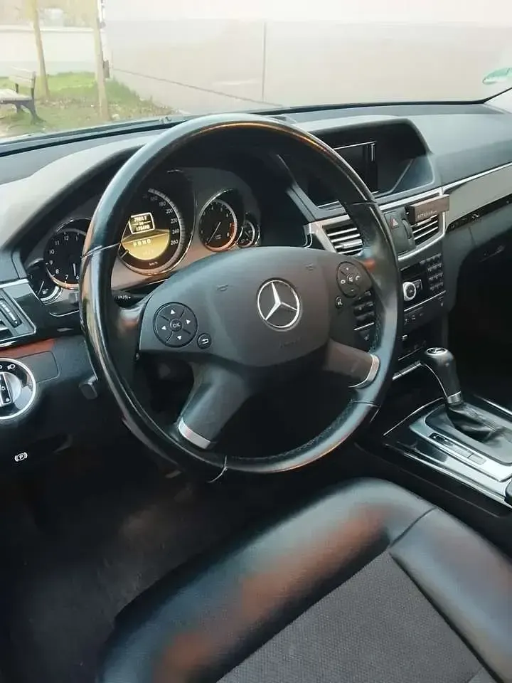 Occasion Mercedes E200 Avantgarde 184 ch (135 kW) 2011 Noir Berline