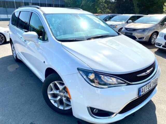 Usado Chrysler Pacifica 291 HP (214 kW) 2017 Branco SUV