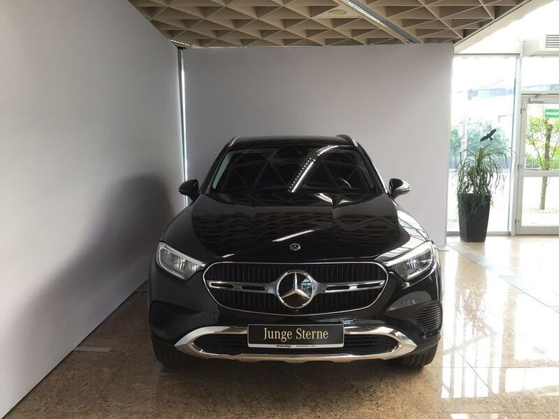 Gebraucht Mercedes GLC300e Advanced Plus 313 PS (230 kW) 2024 Lack obsidianschwarz SUV