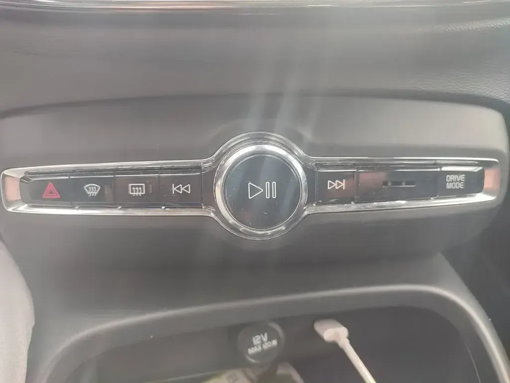 Gebraucht Volvo XC40 Momentum 156 PS (114 kW) 2018 Weiß SUV