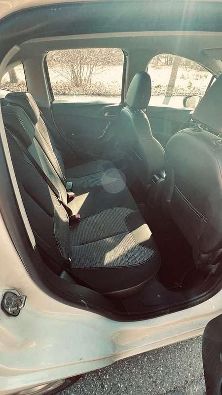 Second-hand Citroën C3 SELECTION 68 CP (50 kW) 2014 Alb Berlinǎ