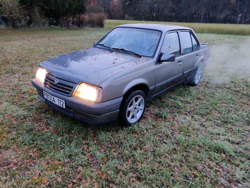 Opel ascona 1988