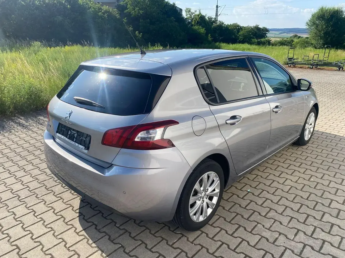 Gebraucht Peugeot 308 Style 120 PS (88 kW) 2017 Grau Limousine