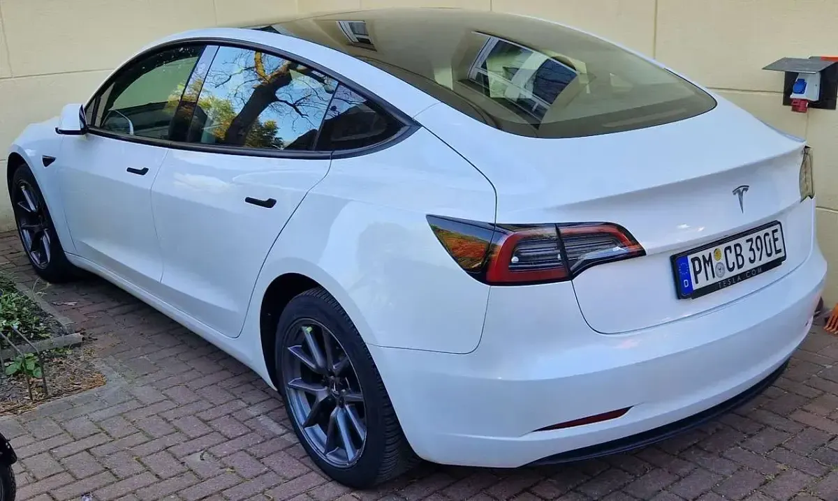 Usado Tesla Model 3 Standard Range Plus 208 kW (283 CV) 2022 Blanco Berlina