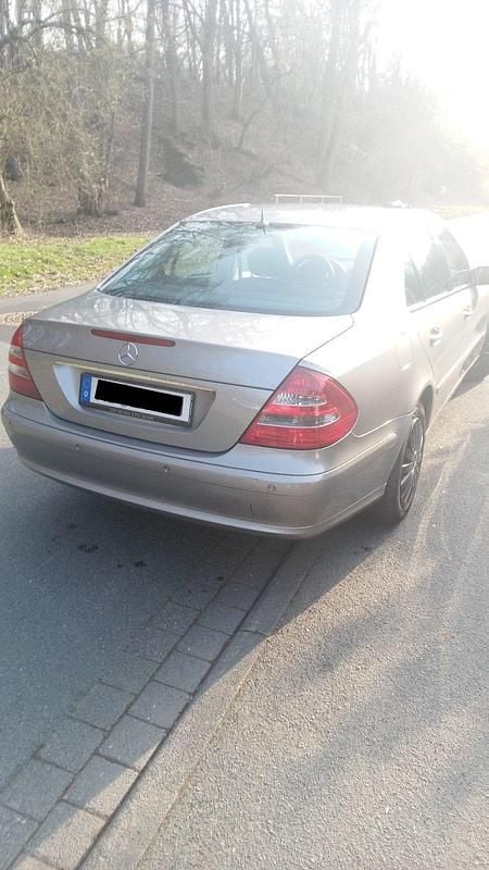 Gebraucht Mercedes E240 177 PS (130 kW) 2003 Silber Limousine