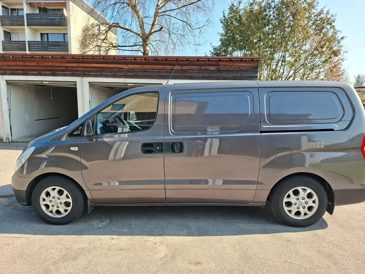 Gebraucht Hyundai H-1 170 PS (125 kW) 2012 Grau Van / Kleinbus
