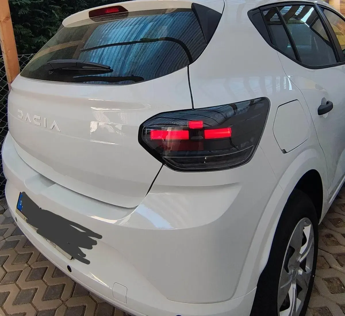 Neu Dacia Sandero Essentiel 67 PS (49 kW) 2026 Weiß Limousine