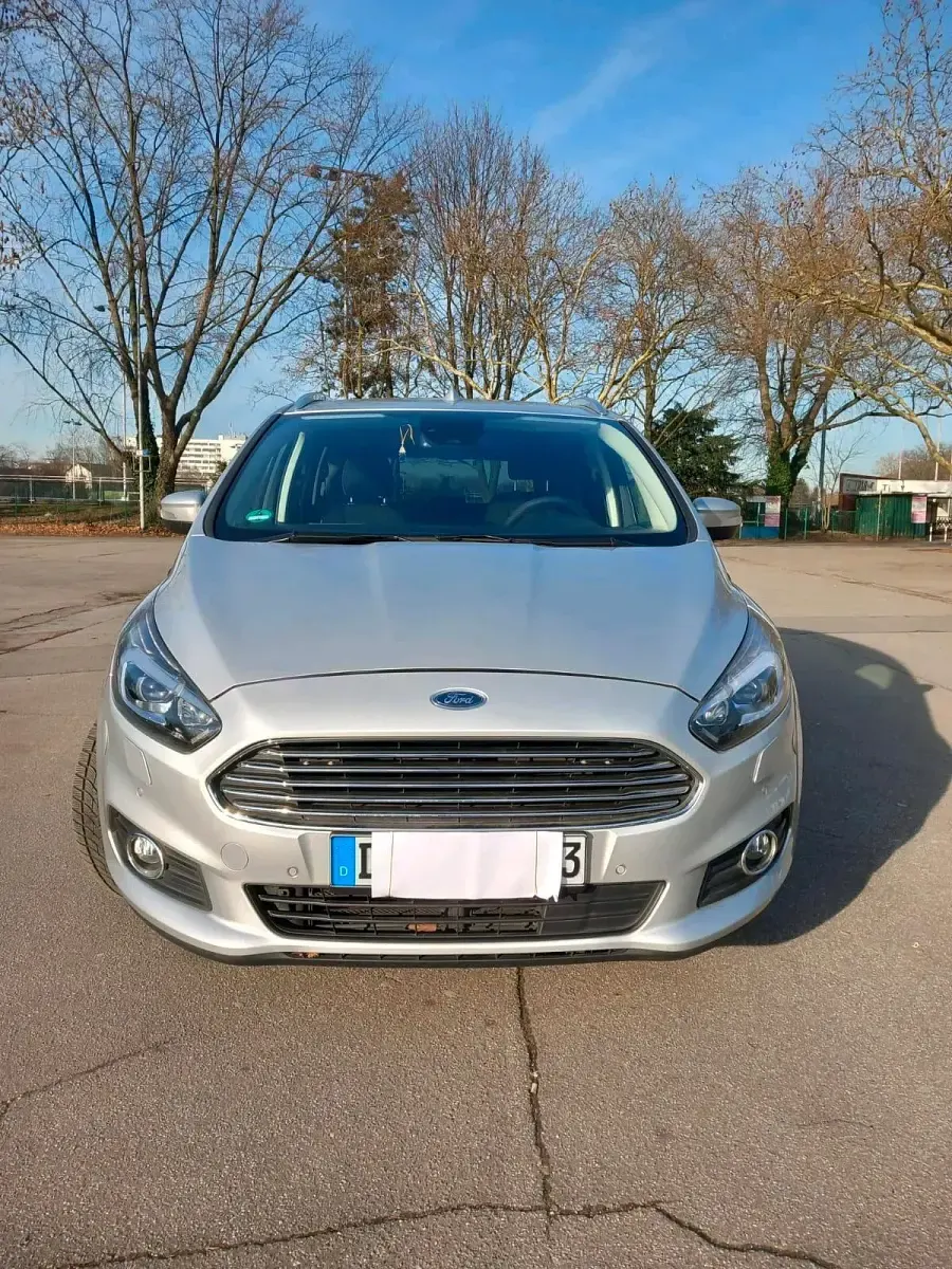 Gebraucht Ford S-MAX Titanium 190 PS (139 kW) 2019 Silber Van / Kleinbus