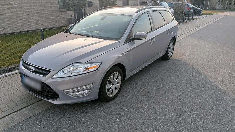 Gebraucht Ford Mondeo 140 PS (102 kW) 2012 Grau Kombi