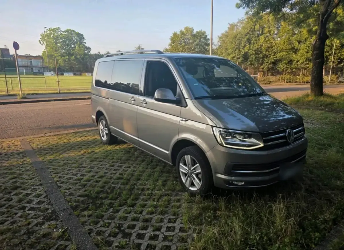 Gebraucht VW Caravelle Highline 204 PS (150 kW) 2017 Beige Van