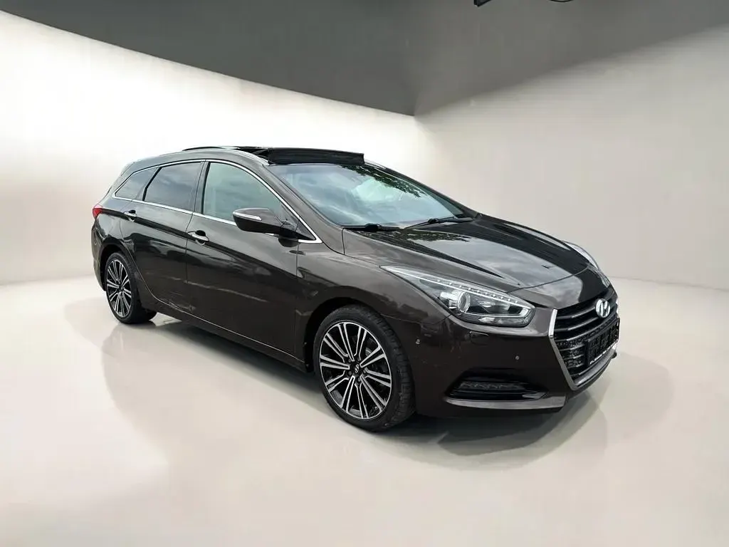 Gebraucht Hyundai i40 Premium 141 PS (103 kW) 2017 Braun Limousine