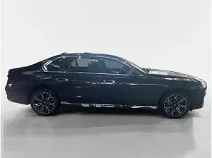 Neu BMW 740 300 PS (220 kW) 2026 Grau (sophistograu brillanteffekt metalli) Limousine