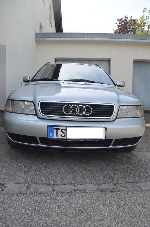 Silber Gebraucht 1998 Audi A4 Kombi | 1.950 € (Fairer Preis) - Bild 1/4