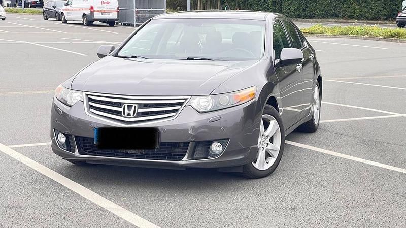 Grau Gebraucht 2009 Honda Accord Executive Limousine | 6.990 € (Teuer) - Bild 1/4