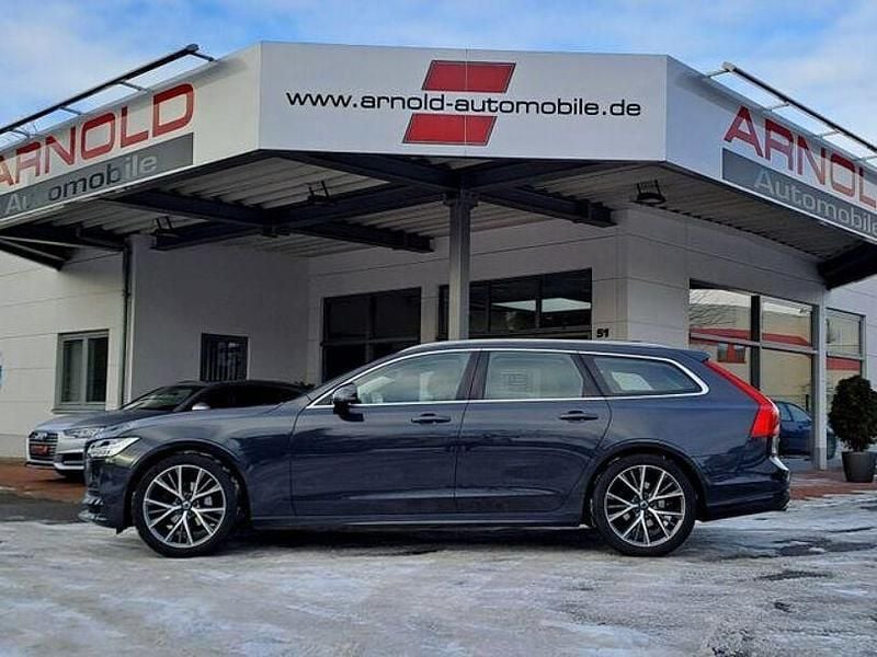 Grau Gebraucht 2019 Volvo V90 Momentum Kombi | 23.900 € (Fairer Preis) - Bild 1/4