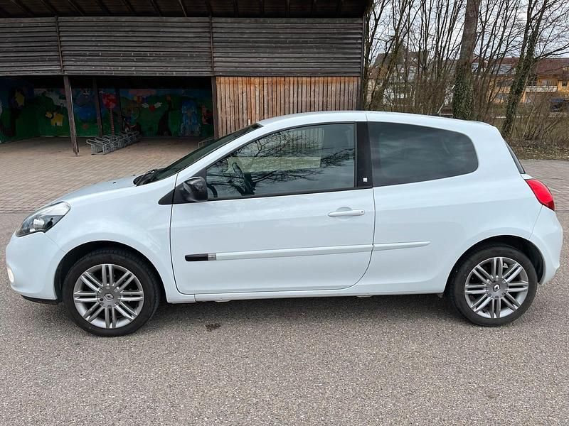Gebraucht Renault Clio II 75 PS (55 kW) 2011 Weiß Kleinwagen
