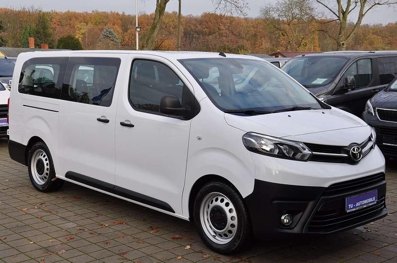 Icy white Gebraucht 2024 Toyota Proace Van | 36.900 € - Bild 1/4
